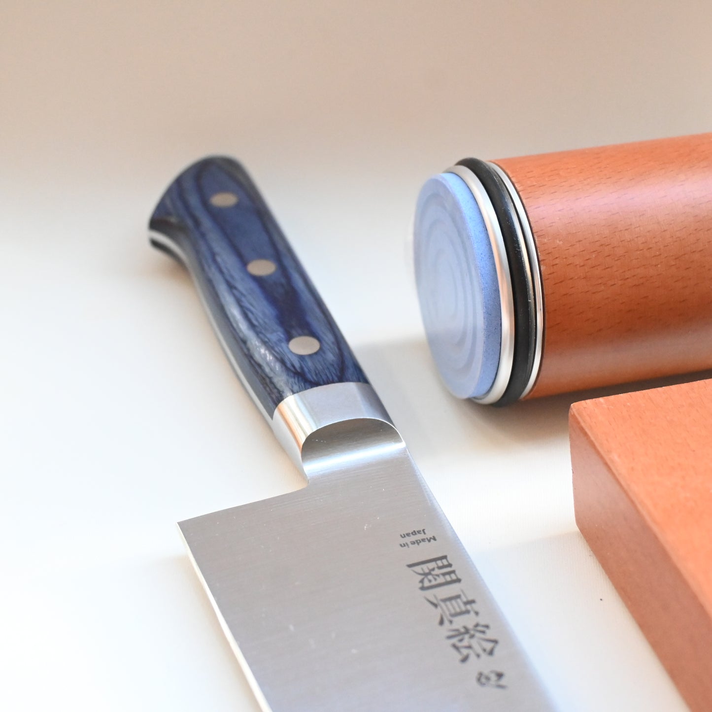Seki Mae sky series Gyuto aus8 210 mm + Knife Rolling Sharpener + Knife Pin