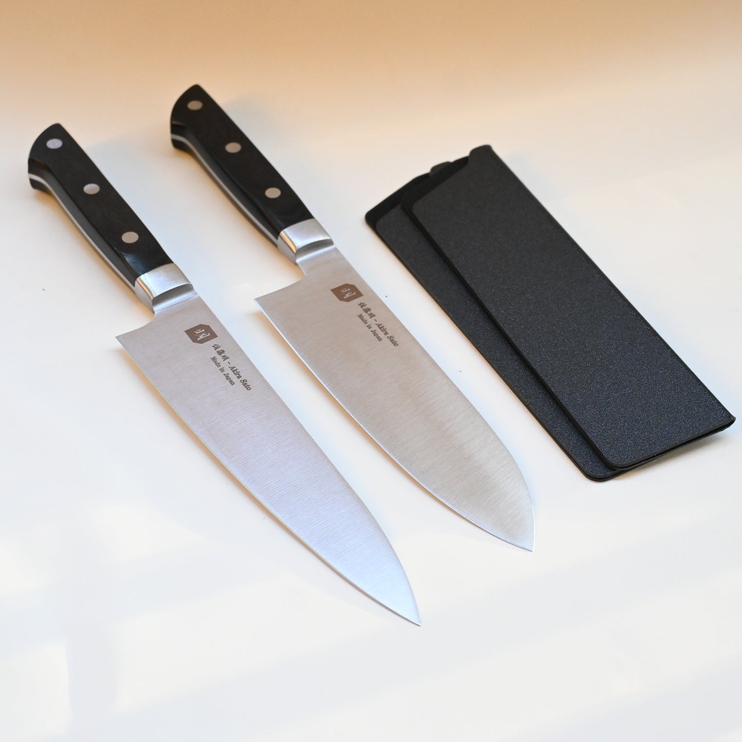 Akira sato 2 knives set + 2 cover
