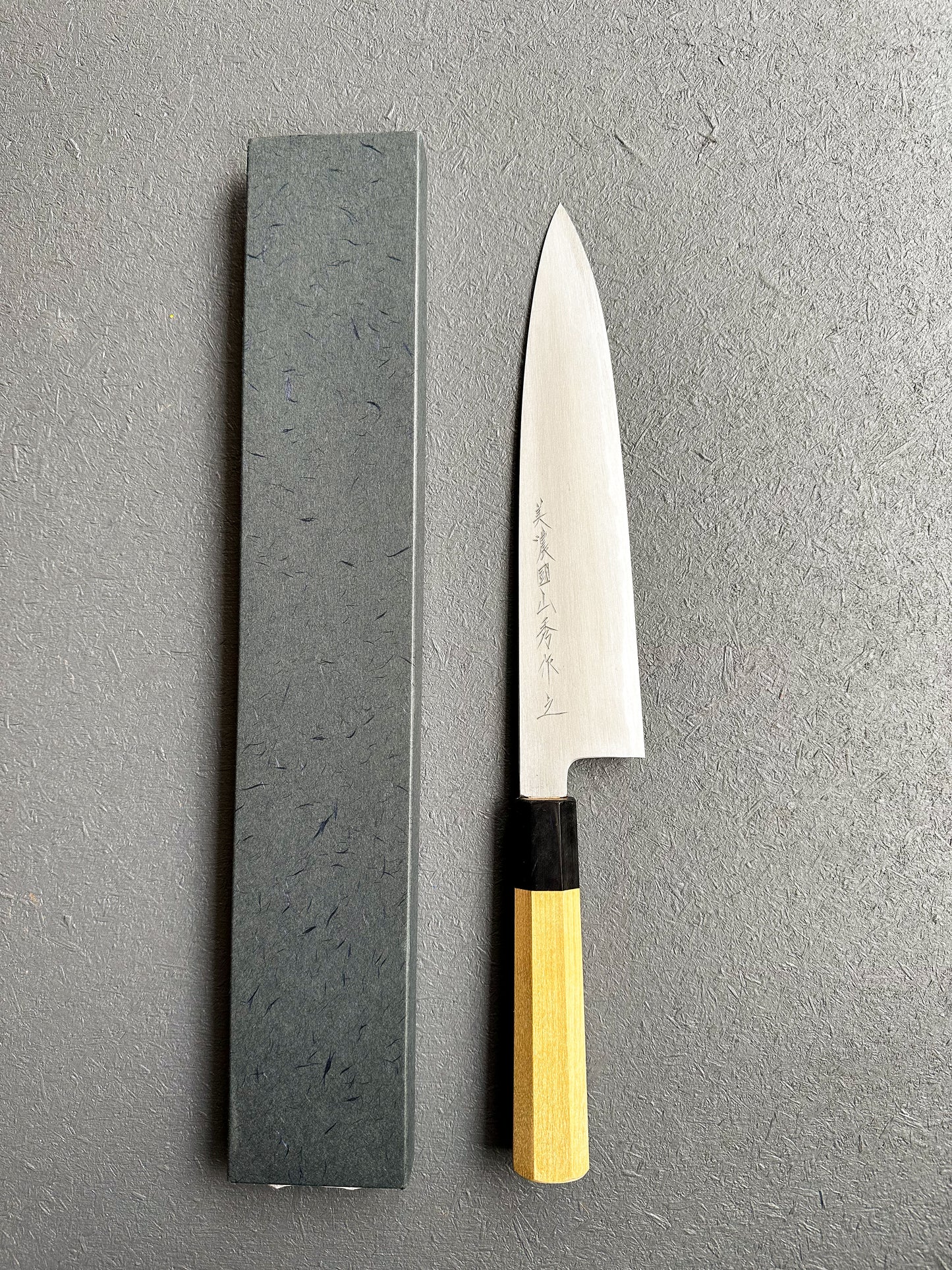 MINONOKUNI YAMAHIDE – GYUTO KASUMI SHIROGAMI 24 cms