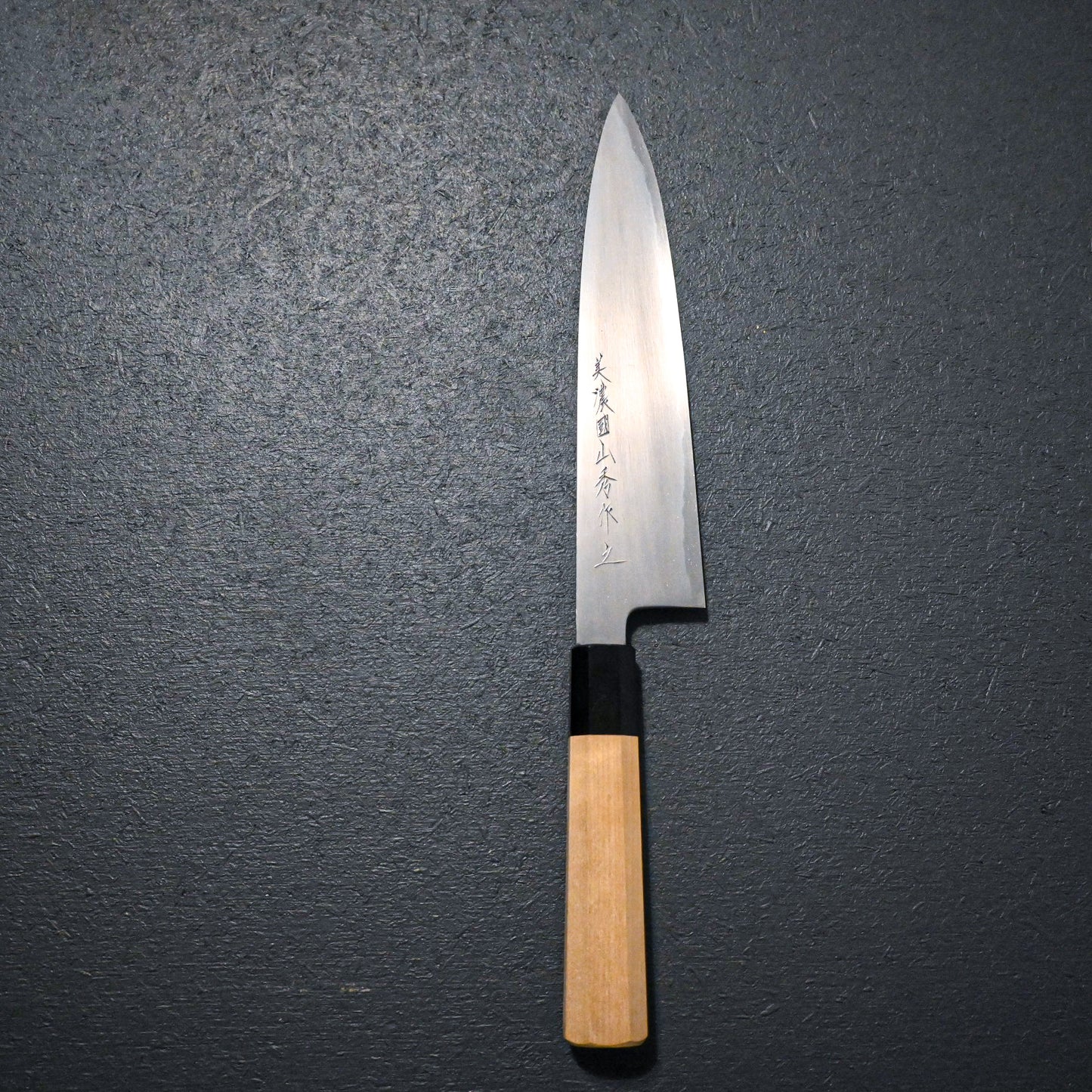 MINONOKUNI YAMAHIDE – SANTOKU KASUMI SHIROGAMI 18 cms